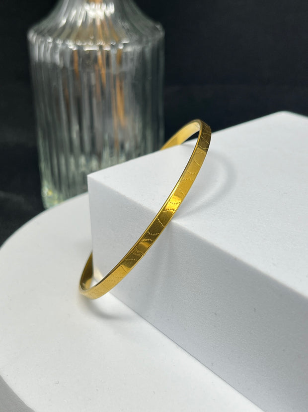 Lama Bangle